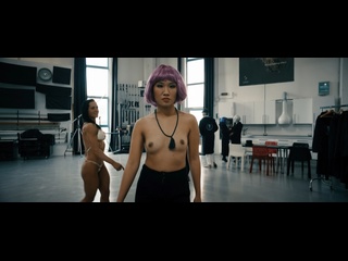 ngok foon ong, roberta da soller - domino effect / ngoc phuong ong, roberta da soller - effetto domino (2019)