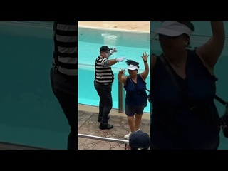 this is called good vibrations by mime seaworld seaworldmime funny viralvideo comedy fun - [eryka travel]