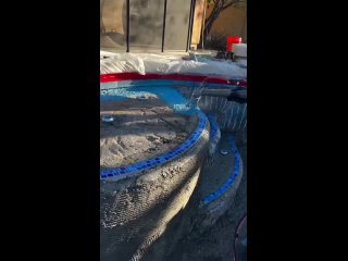 the process of applying special material to the bottom of the pool | @videfunny